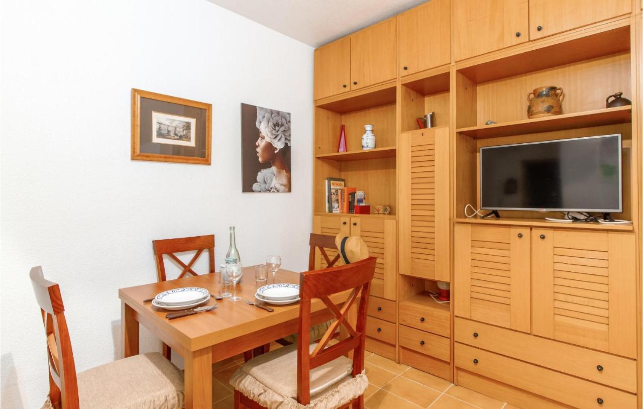 1 Bedroom Nice Apartment In ซานตาโปลา ภายนอก รูปภาพ